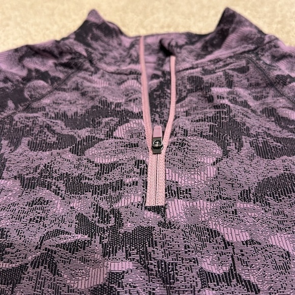 Athleta, purple and black floral half zip in great condition!​​​​​​ - Picture 2 of 4